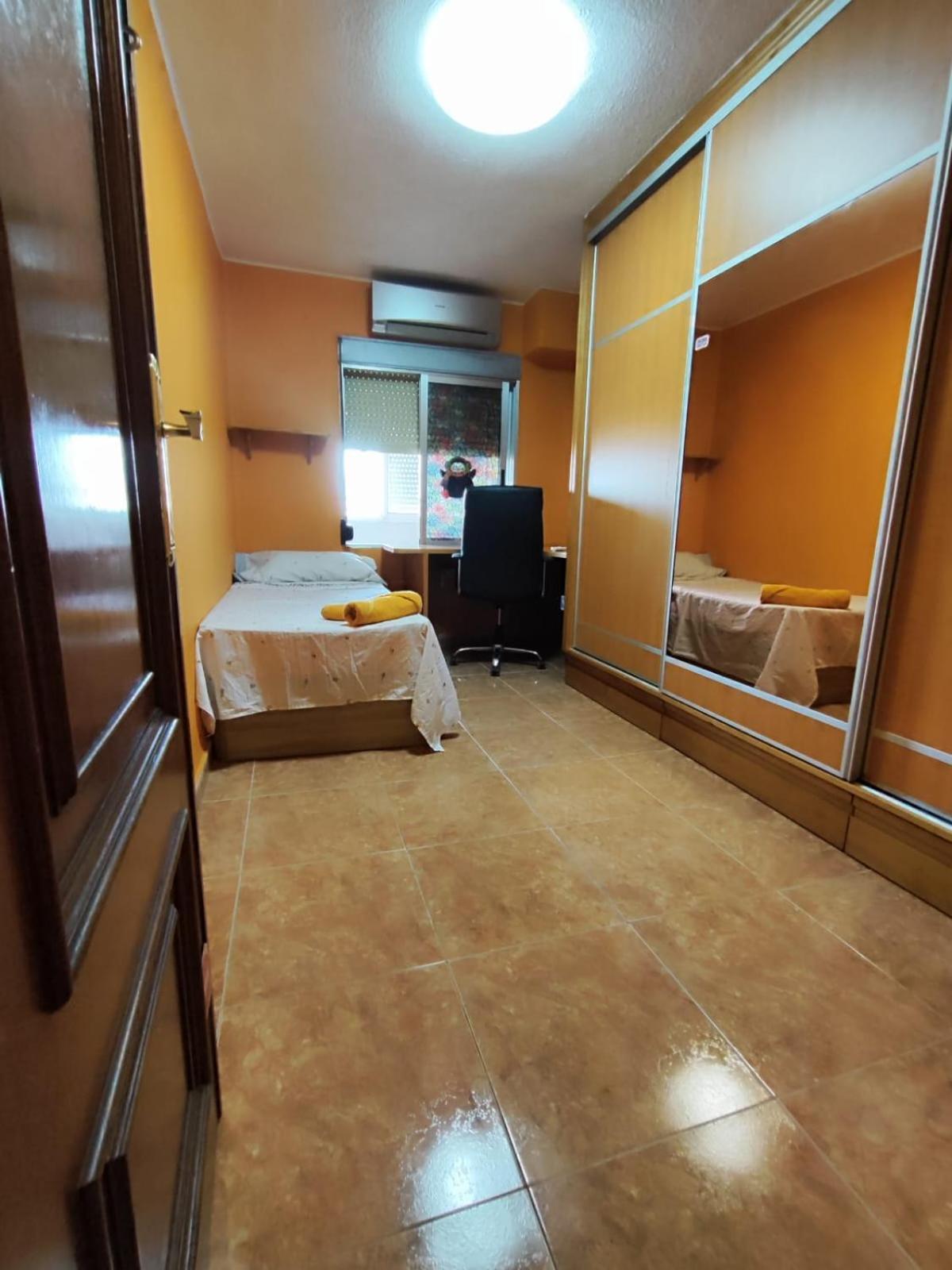 Valencia Avenida Del Puerto Private Rooms Exterior foto